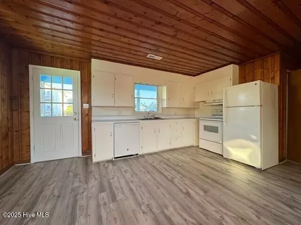 Carolina Beach, NC 28428,806 Canal DR