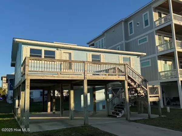 806 Canal DR, Carolina Beach, NC 28428