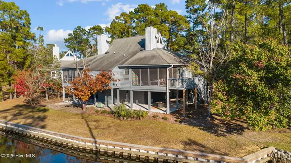 New Bern, NC 28560,10022 Windward DR