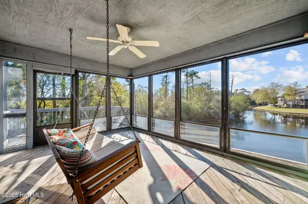 New Bern, NC 28560,10022 Windward DR