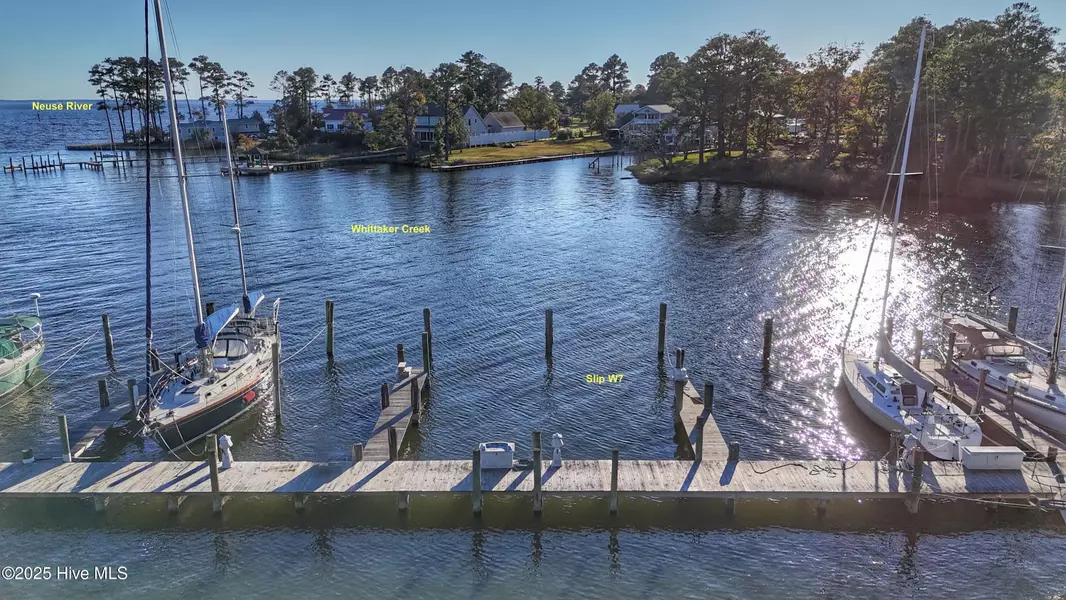 414 Whittaker Point RD #W-7, Oriental, NC 28571