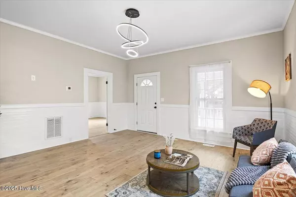 Tarboro, NC 27886,306 W 1st ST