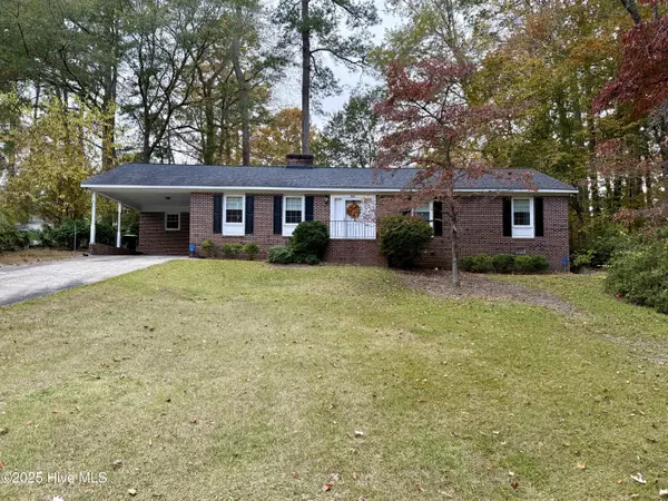 Williamston, NC 27892,903 E Woodlawn DR