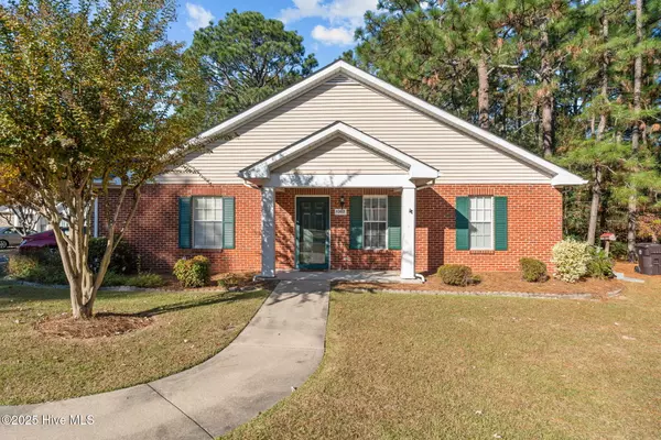 1302 Chancery CT, Aberdeen, NC 28315