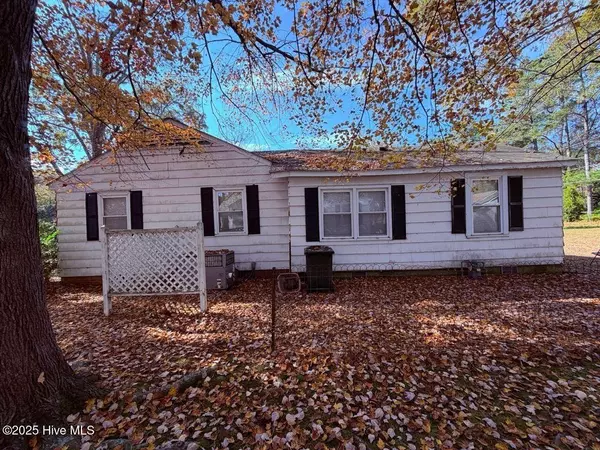 Laurinburg, NC 28352,206 Midland WAY