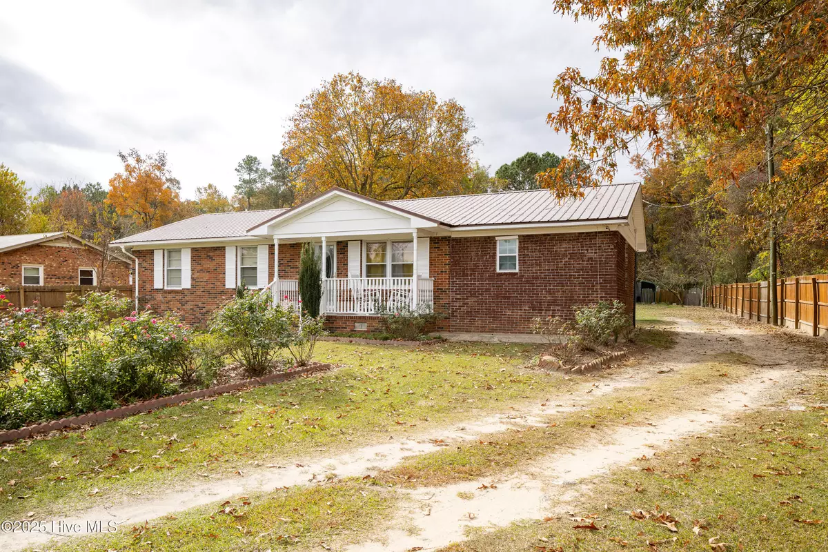 Clinton, NC 28328,950 Auctioneer RD