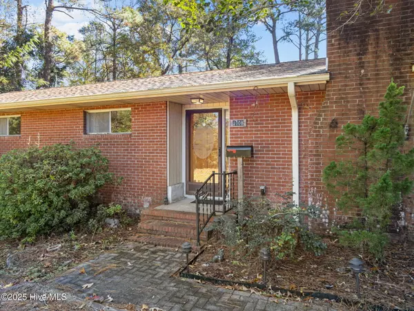 Hubert, NC 28539,1008 Sand Ridge RD