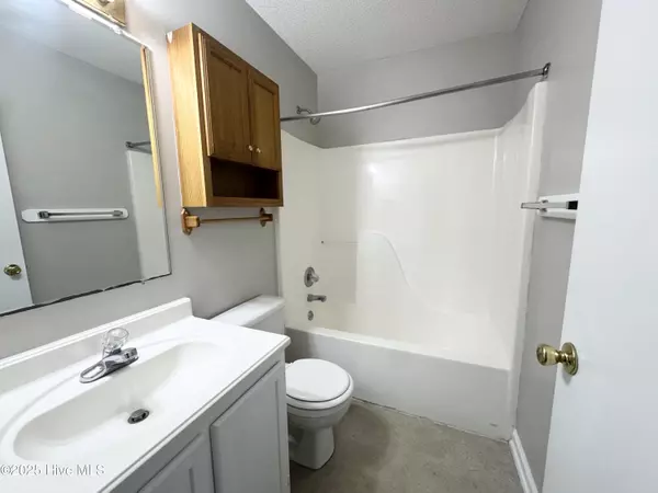 Elizabeth City, NC 27909,203 Oakwood LN