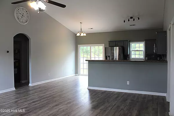 Richlands, NC 28574,107 Lilac LN