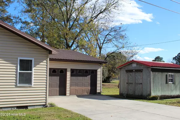 Beulaville, NC 28518,513 W Main ST