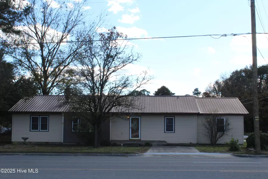 513 W Main ST, Beulaville, NC 28518