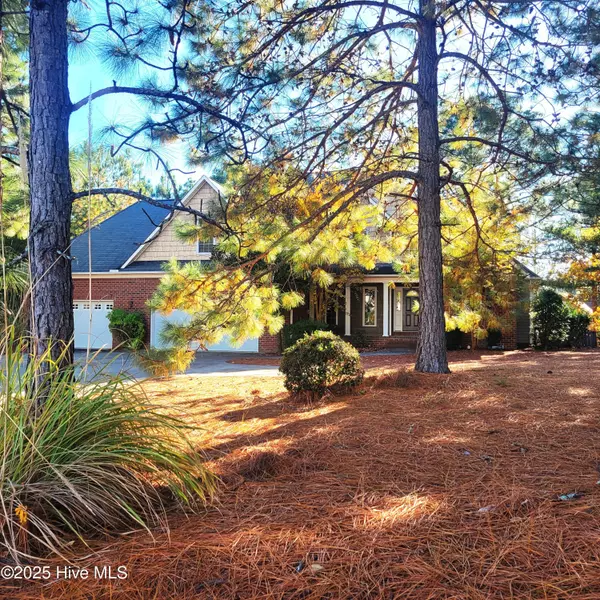 223 Longleaf DR, West End, NC 27376