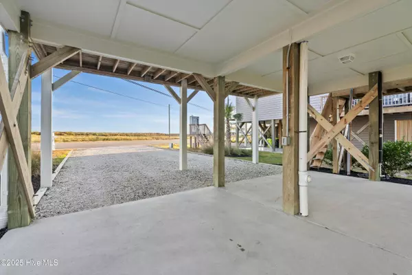 North Topsail Beach, NC 28460,1117 New River Inlet RD