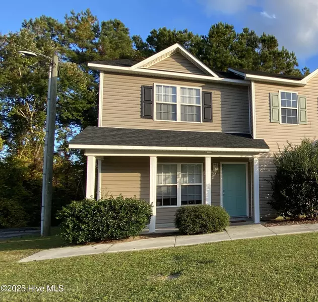 368 Hunting Green DR, Jacksonville, NC 28546