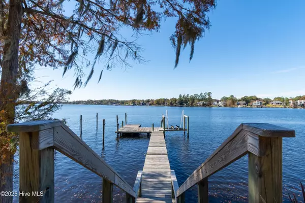 New Bern, NC 28562,810 Madam Moores LN