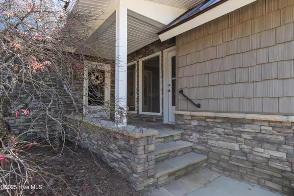 New Bern, NC 28562,810 Madam Moores LN