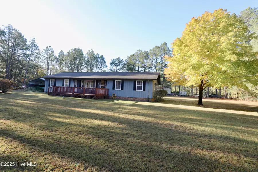 948 Pinebluff Lake RD, Aberdeen, NC 28315