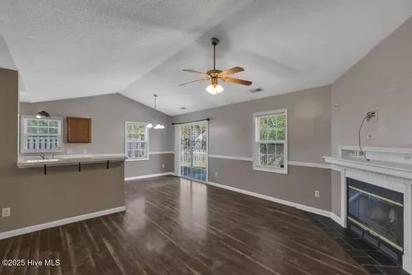 Hubert, NC 28539,409 Sumrell WAY