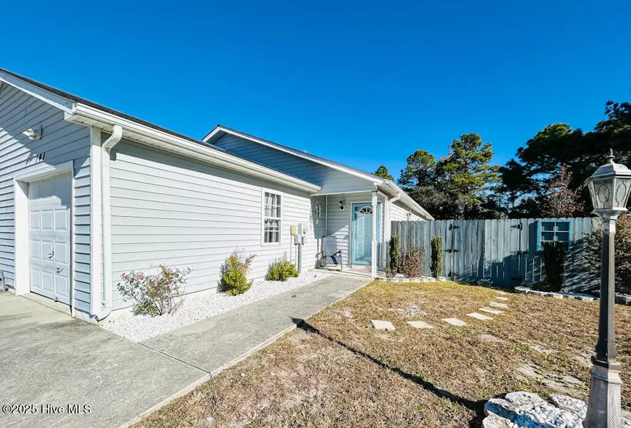 141 Charlton RD, Hubert, NC 28539