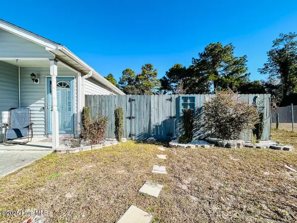 Hubert, NC 28539,141 Charlton RD