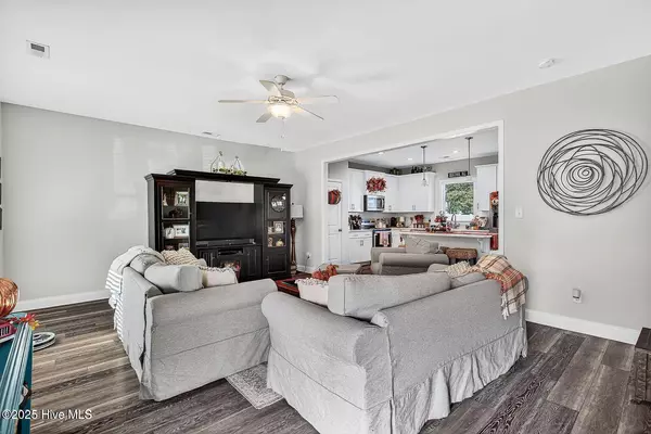 Burgaw, NC 28425,457 Jasmine WAY