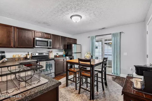 Jacksonville, NC 28546,404 Falls CV