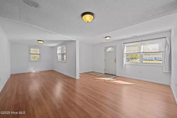 New Bern, NC 28560,104 Glenburnie DR