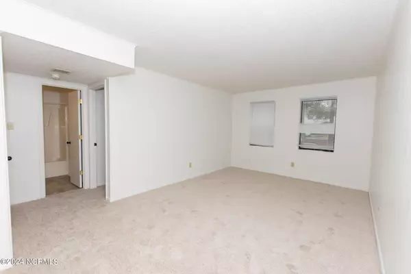 Jacksonville, NC 28546,104 Ravenwood DR #B