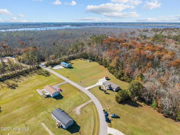 Columbia, NC 27925,87 Pearce Point DR