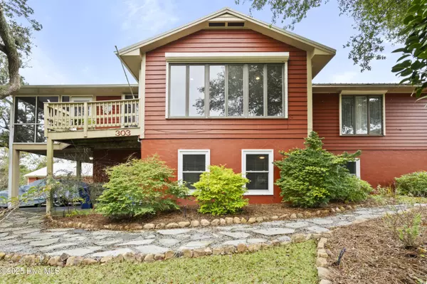Emerald Isle, NC 28594,303 Live Oak ST