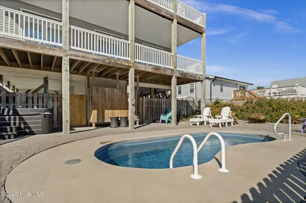 Surf City, NC 28445,1318 N New River DR
