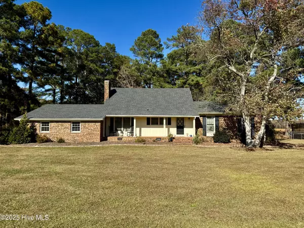 1247 Scenic DR, Williamston, NC 27892