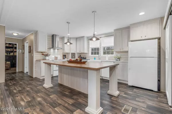 6434 Perry RD, Lucama, NC 27851