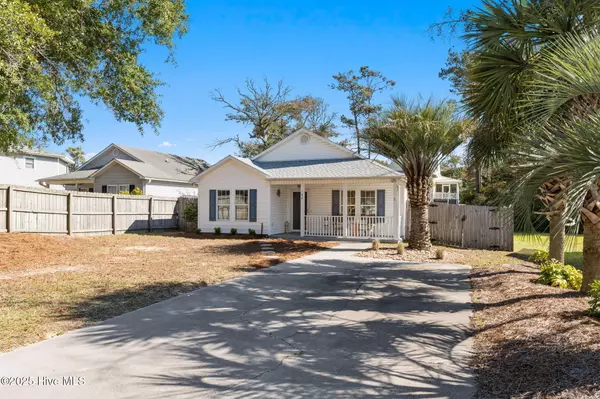 102 NE 32nd ST, Oak Island, NC 28465