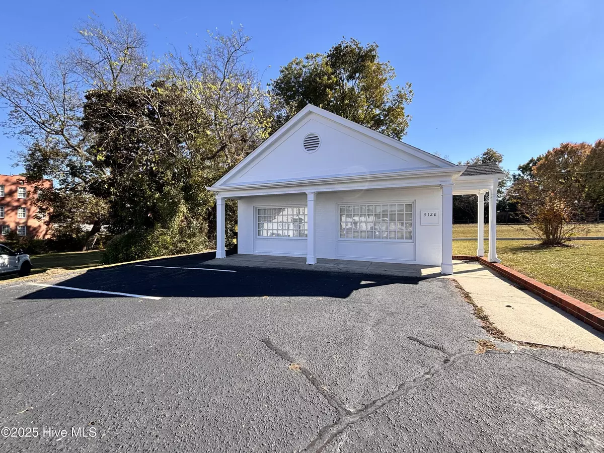 Clinton, NC 28328,312 College ST #E