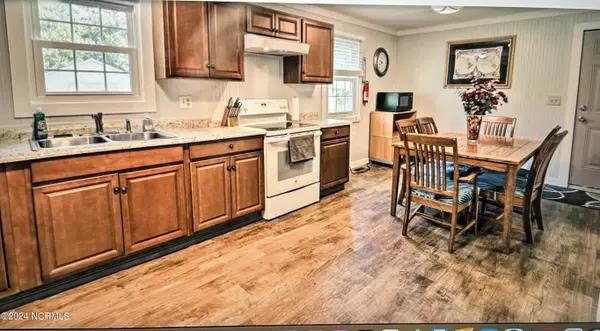 Harkers Island, NC 28531,451 Cape Lookout DR