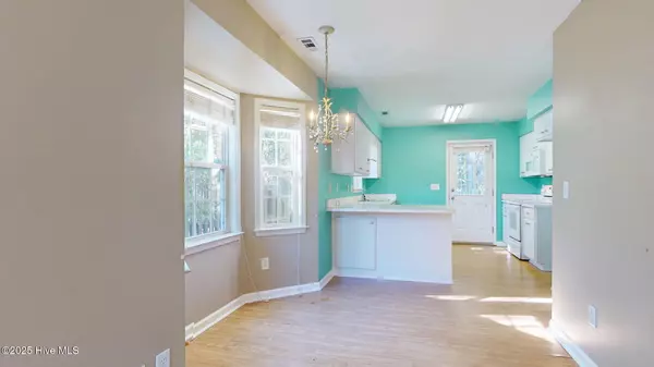 New Bern, NC 28562,212 Forest Park DR