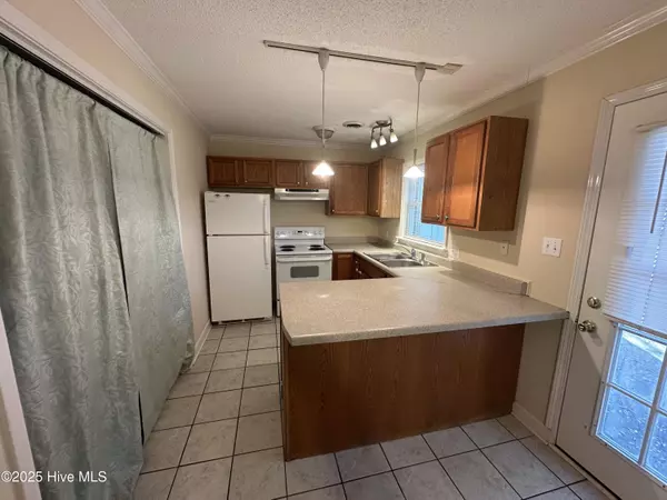 Southport, NC 28461,422 E Leonard ST #B