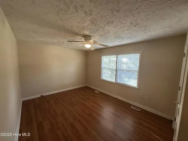 Southport, NC 28461,422 E Leonard ST #B