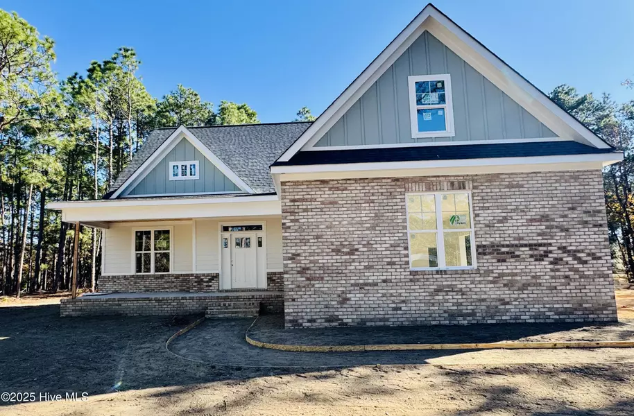 492 Longleaf DR, West End, NC 27376