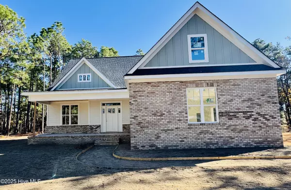 492 Longleaf DR, West End, NC 27376