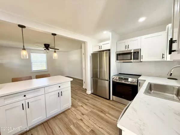 Edenton, NC 27932,201 Hawthorne RD