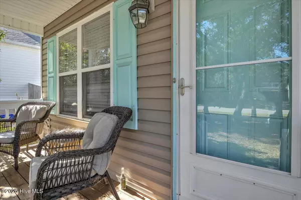 135 NE 36th ST, Oak Island, NC 28465