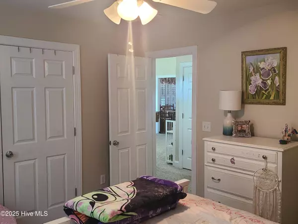 Holly Ridge, NC 28445,300 Pine Ridge LN