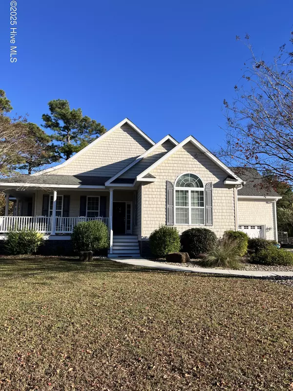 1704 Ivory Gull DR, Morehead City, NC 28557