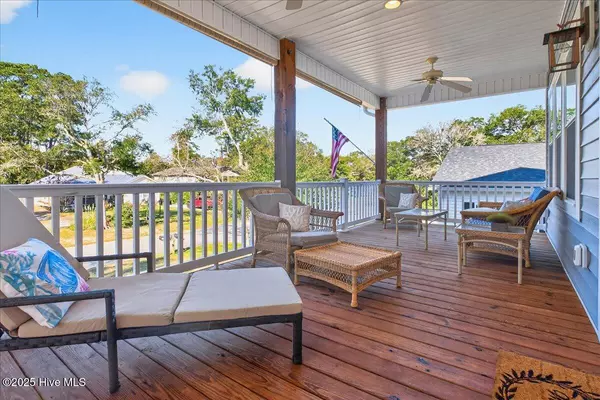 Oak Island, NC 28465,334 NE 47th ST