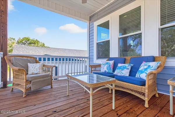 Oak Island, NC 28465,334 NE 47th ST