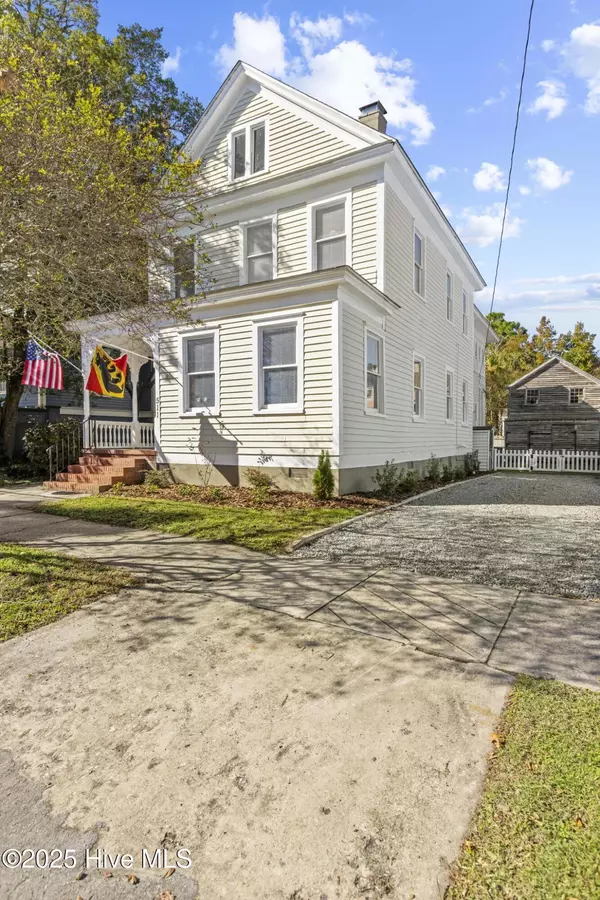 New Bern, NC 28560,511 Middle ST