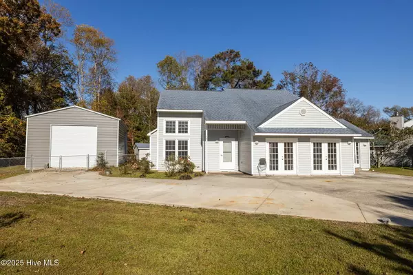 3018 Mandy LN, Morehead City, NC 28557