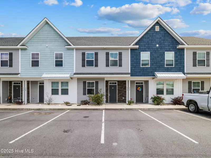 306 Starfish LN, Sneads Ferry, NC 28460